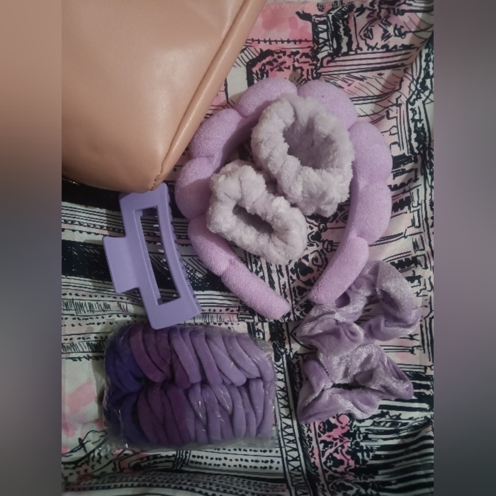 Nwot Purple Spa & Hair Accessory Set With Cosmetic Bag